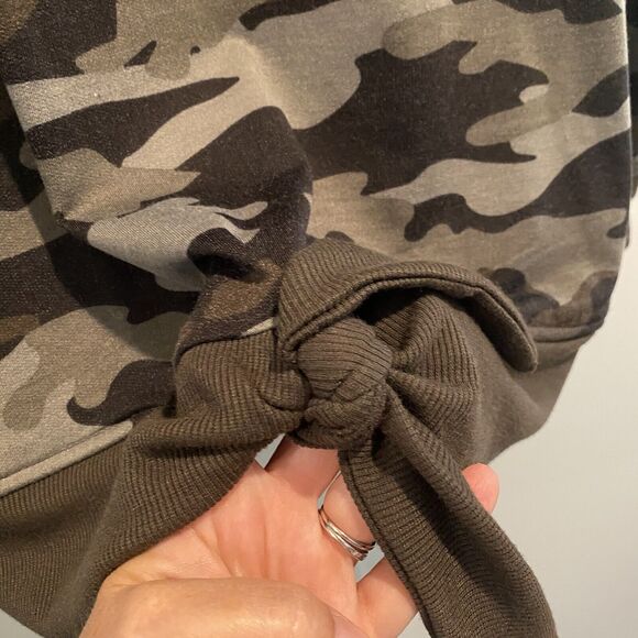 The‎ Sweatshirt Project Sweatshirt Women Large Camo Green Puff Sleeve Waist Tie - Picture 7 of 12
